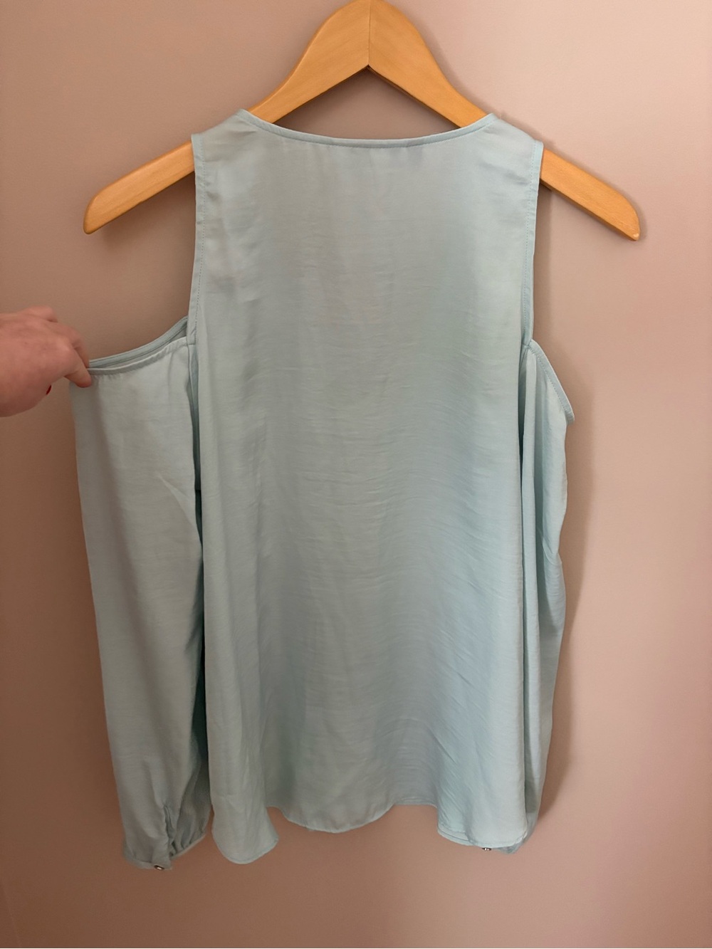 Cold-Shoulder V-Neck Top in Light Aqua Sz M - Picture 6 of 12